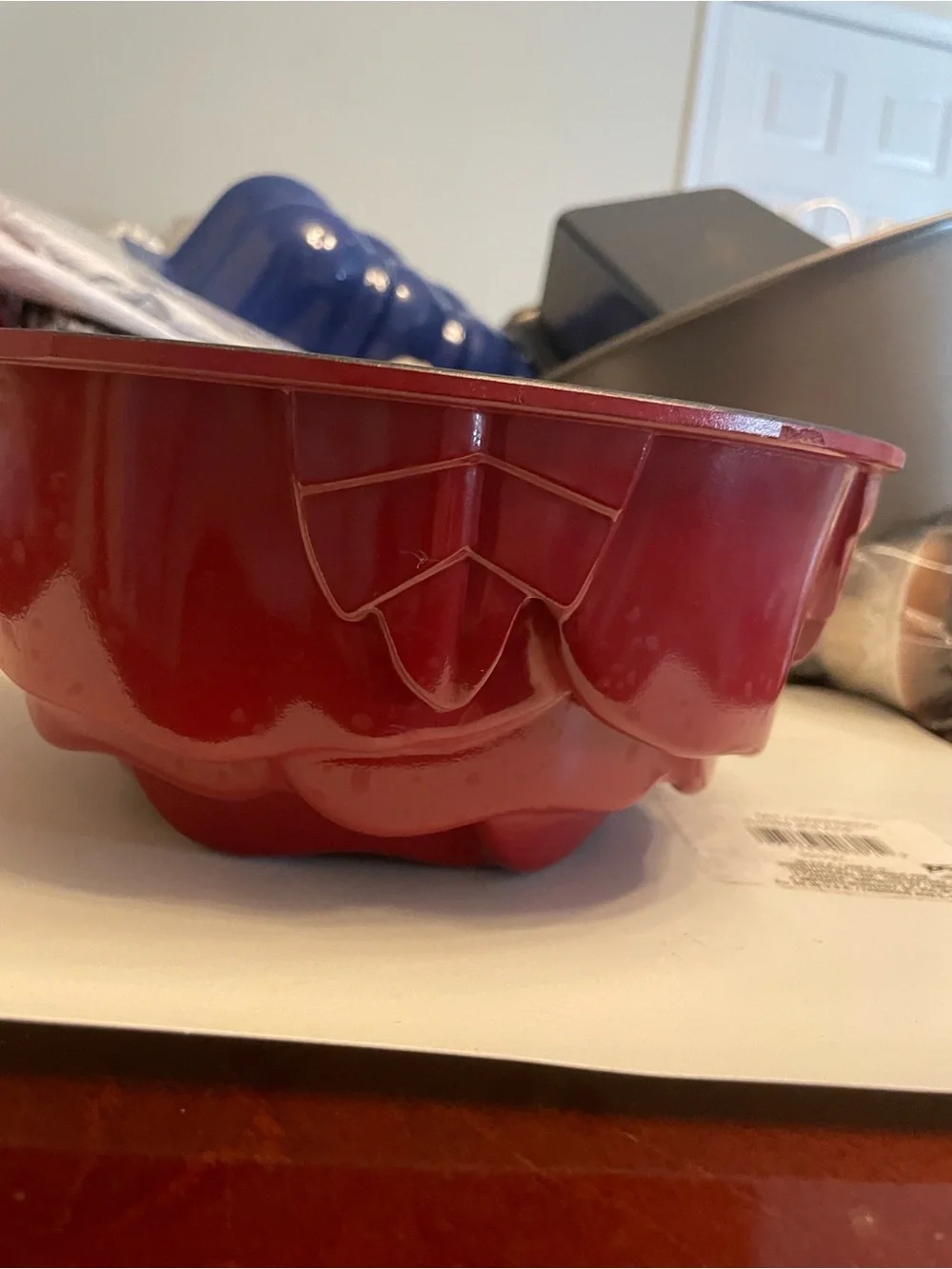 RED TOSE & LEAVES BUNDT CAKE 9”X 4”PAN NON STICK EZCARE BAKEWARE